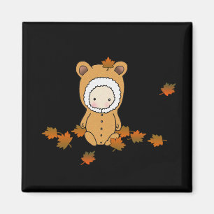 Aimant Joli petit bébé d'automne dans les feuilles