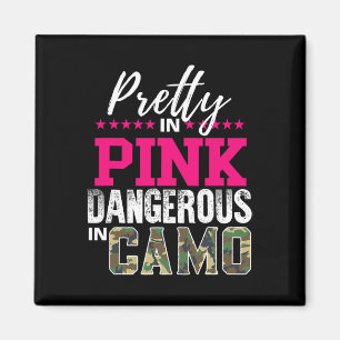 Aimant Jolie en rose, dangereuse en camouflage, chasseuse