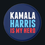 Aimant Kamala Harris est mon héros<br><div class="desc">Kamala Harris est mon aimant de héros. Pour toutes les femmes noires et indiennes qui voient dans la maison blanche le modèle démocrate Kamala Harris comme une inspiration.</div>