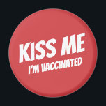 Aimant Kiss Me Je suis Vacciné Moderne Mignonne Citation<br><div class="desc">"Kiss Me I'm Vaccination" en typographie sans serif moderne,  mignonne et simple</div>