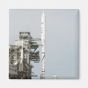 Aimant La fusée d'Ares IX est vue sur la plate-forme de