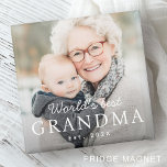 Aimant La meilleure grand-mère du monde photo de l'année<br><div class="desc">Aimant frigo avec votre photo personnalisée et le texte "Meilleure grand-mère du monde" avec l'année personnalisée ou autre texte ci-dessous.</div>