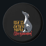 Aimant La vie amusante de l'amoureux des chiens est meill<br><div class="desc">La vie est meilleure avec un Greyhound. Marchandises pour chien noir gris blanc gris pour amoureux de chiots, propriétaire de chiot, maman de chien ou papa chien qui aime leur petit chien, profiter de l'humour et des citations pleines d'esprit. Montrez votre amour pour votre fidèle pooche en portant ce dessin...</div>
