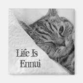 Aimant La vie, c'est Ennui, Tabby Cat Lying Down (Devant)