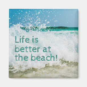 Aimant La vie est meilleure à la vague de la plage