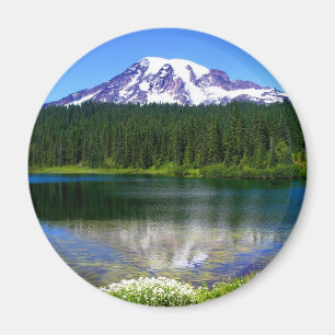 Aimant Lac reflection, le mont Rainier, WA, Etats-Unis