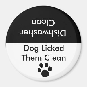 Aimant Le chien les a léchés pour les nettoyer
