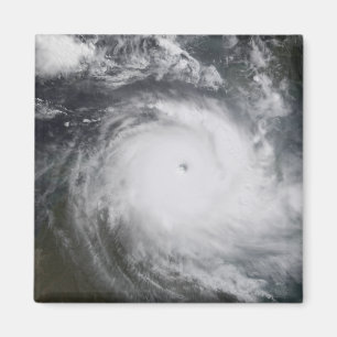 Aimant Le cyclone Monica dans l'océan Pacifique Sud