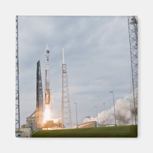 Aimant Le feu et la fumée signalent le décollage (Devant)