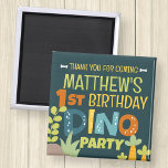 Aimant Le Merci d'anniversaire de la petite Dino Dinosaur<br><div class="desc">Composé de la typographie manuscrite sans serif amusante; dinosaures T-REX mignons en arrière-plan C'est conçu par Select Party Supplies,  exclusif pour Zazzle. Disponible ici : http://www.zazzle.com/store/selectpartysupplies</div>