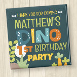 Aimant Le Merci d'anniversaire de la petite Dino Dinosaur<br><div class="desc">Composé de la typographie manuscrite sans serif amusante; dinosaures T-REX mignons en arrière-plan C'est conçu par Select Party Supplies,  exclusif pour Zazzle. Disponible ici : http://www.zazzle.com/store/selectpartysupplies</div>