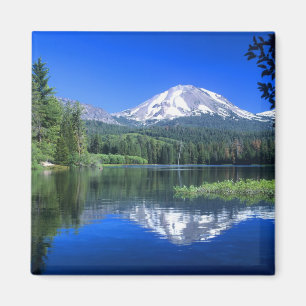 Aimant Le mont Lassen s'élève au-dessus du lac Manzanita