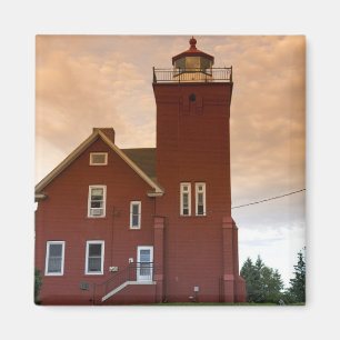 Aimant Le phare de Two Harbors surplombant la baie d'Agat