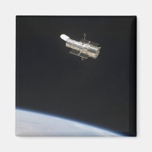 Aimant Le télescope spatial de Hubble en orbite au-dessu