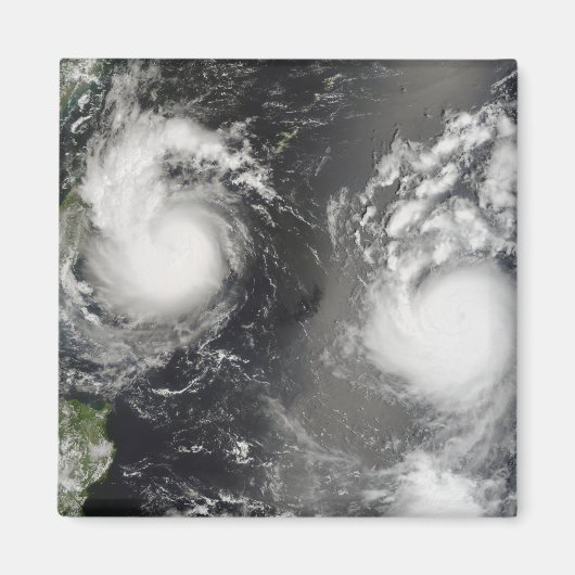 Aimant Le typhon Saomai et la tempête tropicale Bopha (Devant)