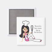 Aimant "Les Brunettes s'amusent plus dans la cuisine" - M (Recto/Verso)