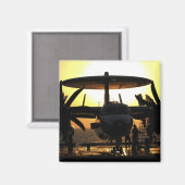 Aimant Les marins travaillent sur un avion Hawkeye E-2C (Recto/Verso)