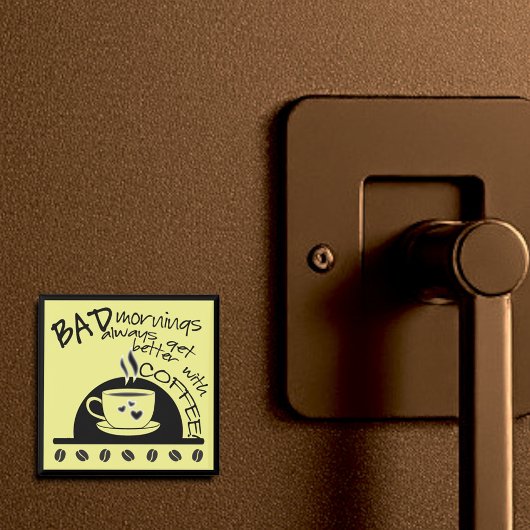 Aimant Les Matins Amusants S'Améliorent Avec Le Café Jaun