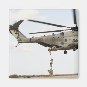 Aimant Les pararescuemen de l'Armée de l'Air conduisent