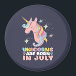Aimant Les Unicornes Sont Nées En Juillet Fille Anniversa<br><div class="desc">Un joli cadeau d'anniversaire pour ceux nés en Juillet et aimer la licorne. Image mignonne et colorée de cet animal majestueux avec parties scintillant et couleur arc-en-ciel. Si la licorne est votre animal spirituel, c'est parfait pour la décoration de votre fête d'anniversaire, la fête ou le cadeau. La couleur Arrière...</div>