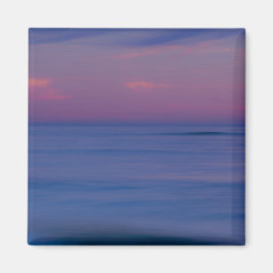 Aimant Lever du soleil violet sur la côte océanique