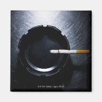 Lit Cigarette et cendrier sur acier inoxydable
