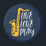 Aimant Live Love Play Saxophone Player Jazz Music Lover<br><div class="desc">Orchestre rétro vintage et ventilateur de musique jazz pour ceux qui jouent du violon et du saxophone dans un groupe de musique ou symphonie. Marchandises de jazz classique cool pour saxophoniste, violoniste, musicien et artiste. Un jeu de mots amusant et amusant pour professeur de violon et de saxophone, fan d'orchestre...</div>