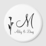 Aimant Logo do-it-yourself Tulip avec monogramme<br><div class="desc">Dessin simple en noir de tulipe contre arrière - plan blanc croustillant. Ajoutez facilement votre monogramme,  nom,  date de mariage ou autre texte à cette conception. Parfait pour les fêtes de mariage,  la décoration et le design avec des thèmes tulipe.</div>