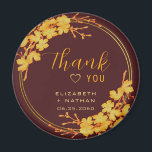 Aimant Luxe classique Bourgogne & Merci Mariage Or<br><div class="desc">Le Classic Luxury Burgundy & Gold Floral Mariage merci a un arrière - plan bordeaux foncé qui est orné d'un motif de verdure dorée complexe et d'une typographie moderne. La combinaison du riche bordeaux et de l'or chatoyant crée une esthétique élégante et luxueuse. ♥ Affichez la collection sur cette page...</div>