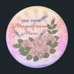 Aimant Magnifique Maman Rose nom personnalisé<br><div class="desc">Magnifique maman nom personnalisé aimant par ArtMuvz Illustration. assorties vêtements maman, t-shirts maman, cadeaux de la fête des mères pour mère, grand-mère. T-shirts de maman, cadeaux d'anniversaire et vêtements. Pour personnaliser cliquez sur "personnaliser ce modèle" puis modifiez les champs fournis pour votre cadeau personnalisé. Vous pouvez ajouter votre nom ou...</div>