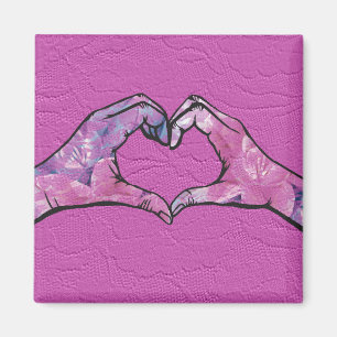Aimant Mains de coeur sur Arrière - plan de dentelle rose