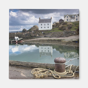 Aimant Maisons Et Bateaux Le Long De L'Eau