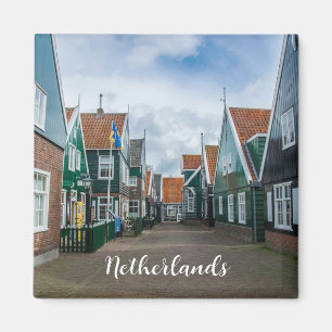 Aimant Maisons traditionnelles en bois dans le village de