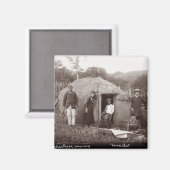 Aimant Making Tappa, un tissu natif, c.1875 (photo sépia) (Recto/Verso)