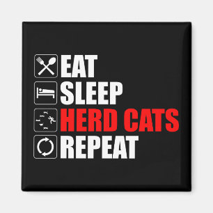 Aimant Manger. Dormir. Chats de troupeau. Recommencer