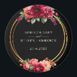 Aimant Mariage à fleurs noir rouge chic<br><div class="desc">Élégant chic rouge bordeaux foncé et noir aimant mariage avec de belles fleurs et feuilles verts. Une fusion enchanteresse d'élégance et de charme gothique. Ces belles invitations sont dans des tons riches noir et rouge. La calligraphie est élégante et chic et se customise facilement. Invitations de mariage à fleurs romantiques...</div>