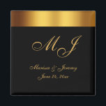 Aimant Mariage de Monogramme Bordure Noir de luxe<br><div class="desc">Ces élégants magnets de mariage personnalisés disposent d'un élégant script de calligraphie en faux or pour vos initiales monogrammées,  noms et date de mariage pour personnaliser sur un simple arrière - plan noir avec une bordure fausse. Meilleurs voeux pour votre mariage et mariage ! Conçu par Susan Coffey.</div>