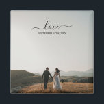 Aimant Mariage de script mariage de la mémoire photo Love<br><div class="desc">Une belle façon de se souvenir d'un des meilleurs jours de votre vie,  votre jour de mariage. Souvenez-vous de ce moment spécial pour toujours avec cet aimant photo mémoire mariage. Personnalisez la typographie du script à votre propre date de texte et de mariage.</div>