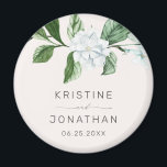 Aimant Mariage floral blanc blanc de couronne de verdure<br><div class="desc">Cet élégant aimant botanique à fleurs mariages présente une aquarelle peinte à la main et des fleurs de magnolia blanches. Personnalisez avec vos noms et votre date de mariage. Conçu par Susan Coffey.</div>