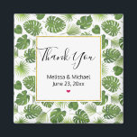 Aimant Mariage Motif Feuille élégant Green Tropical<br><div class="desc">Aimant de Merci avec un joli motif composé de feuilles tropicaux verts. Design exotique et élégant. Un carré blanc avec une fausse bordure en feuille d'or superposée avec votre texte à l'intérieur.</div>
