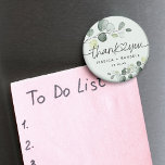 Aimant Mariage Remerciement Élégant Eucalyptus<br><div class="desc">Vert clair poussiéreux avec des feuilles d'eucalyptus aquarelle,  aimant avec remerciement avec cœur reliant le nom et la date. Idée parfaite pour les cadeaux de mariage ou les cadeaux pour les invités pour toutes occasions.</div>