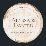 Aimant Mariage Russe Bois Coupé Grain Personnalisé<br><div class="desc">Voici notre Rustic Mariage Wood Cut Grain Custom Magnet, inspiré par le charme et la beauté naturelle des dalles de bois communément vues chez les mariages rustiques romantiques. Ce souvenir magnétique rond est conçu pour imiter une tranche de bois, présenter les anneaux d'arbres complexes et ajouter une touche d'élégance rustique...</div>