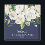 Aimant Marine & White Roses Fête des mariées Favoriser l'<br><div class="desc">Belle rose blanche Fleurs nuptiale douche à l'aimant.. Objets correspondants disponibles dans notre boutique.</div>