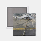 Aimant Marines se prépare à embarquer sur un MH-60S (Recto/Verso)