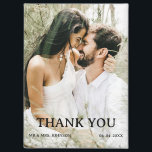Aimant Merci de Mariage photo personnalisé<br><div class="desc">Découvrez la meilleure façon d'express votre gratitude à vos invités mariages avec notre Aimant de Merci de Mariage photo personnalisé! Cet aimant magnifiquement conçu dispose d'un modèle photo mariage où vous pouvez facilement télécharger votre photo de mariage préférée pour la personnaliser. Il comprend également une élégante typographie "Merci" qui exprime...</div>