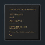 Aimant Minimaliste Coeur noir et or Mariage moderne<br><div class="desc">Ce minimaliste Black and Gold Heart Save the Date Magnet est une façon élégante et élégante d'annoncer votre prochain mariage. Doté d'un élégant arrière - plan noir et d'un coeur doré délicat, ce design moderne crée un souvenir intemporel que vos invités peuvent afficher sur leur frigo comme souvenir de votre...</div>