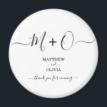 Aimant Moderne Élégante calligraphie Monogramme Mariage<br><div class="desc">Personnalisez cet aimant de mariage moderne et élégant avec un monogramme/duogramme joint par des swashes décoratifs. Parfait cadeau de cadeaux pour vos invités sur votre mariage formel.</div>