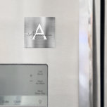 Aimant Monogramme de nom en métal brossé argent<br><div class="desc">Aimant de fête de monogramme et initiale en métal brossé métallisé argenté de faux papier d'aluminium. C'est le cadeau parfait pour un anniversaire sweet 16, un mariage, une douche de mariée, un anniversaire de mariage, une baby shower ou une soirée d'enterrement de vie de jeune fille pour quelqu'un qui aime...</div>