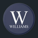 Aimant Monogramme et nom personnalisés bleu marine<br><div class="desc">Monogramme personnalisé et cadeau de nom caractéristiques monogramme personnalisé et nom en blanc classique serif style de police sur arrière - plan bleu marine. Parfait comme cadeaux de vacances,  faveurs de réunion familiale et pour toutes occasions spéciales.</div>