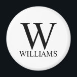 Aimant Monogramme et nom personnalisés classiques<br><div class="desc">Monogramme personnalisé et cadeau de nom caractéristiques monogramme personnalisé et nom en noir classique serif style de police sur arrière - plan blanc. Parfait comme cadeaux de vacances,  faveurs de réunion familiale et pour toutes occasions spéciales.</div>